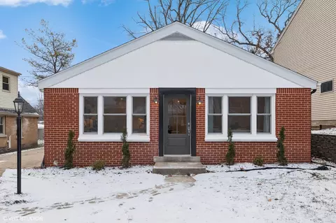 323 N 114th, Wauwatosa, WI 53226