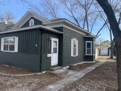 1516 Charles St, La Crosse, WI 54603