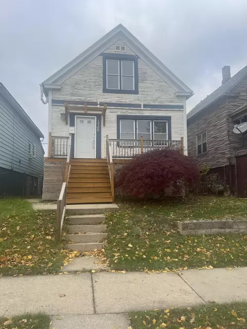 1734 W Windlake, Milwaukee, WI 53215