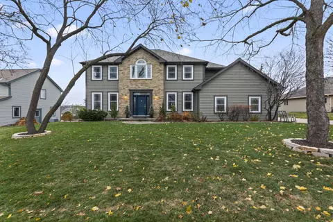 1133 Hillwood, Pewaukee, WI 53072
