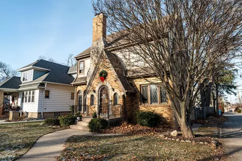 3520 W Sunbury, Milwaukee, WI 53215
