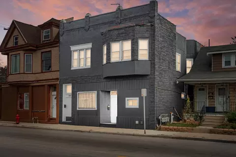 1127 W Windlake #1129, Milwaukee, WI 53215