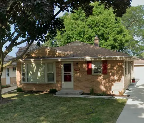 2628 N 114th, Wauwatosa, WI 53226