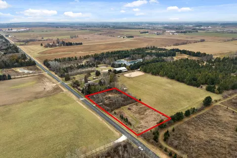 6677 Sauk Trl, Belgium, WI 53013