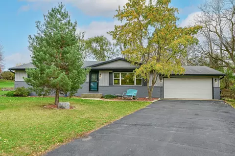 561 Rivermoor, Waterford, WI 53185