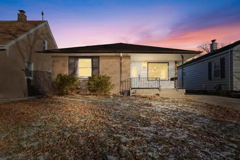 2478 S 95th, West Allis, WI 53227