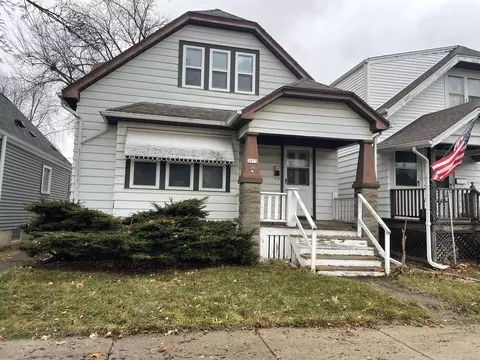 3673 S Ahmedi, Saint Francis, WI 53235