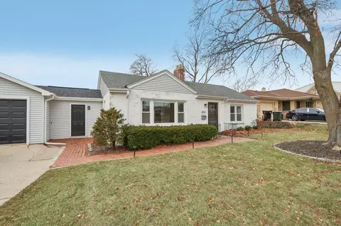 4153 N 92nd, Wauwatosa, WI 53222