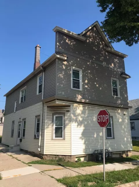 904 W Dakota, Milwaukee, WI 53215