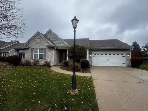 1232 Redwing, Oconomowoc, WI 53066