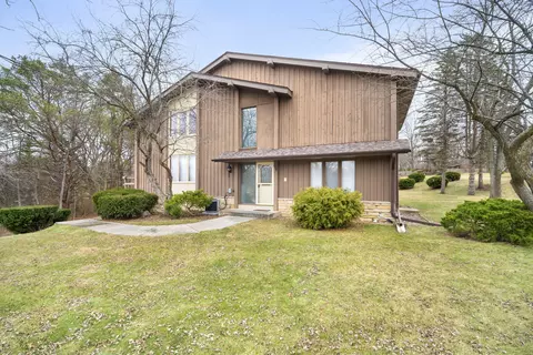11452 N Meadowbrook, Mequon, WI 53097