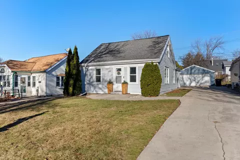 10208 W Schlinger, West Allis, WI 53214