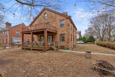 2711 E Kenwood, Milwaukee, WI 53211
