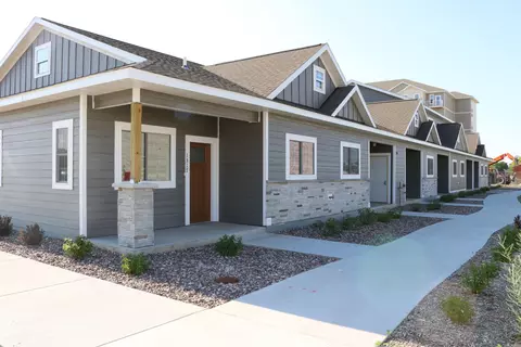 1329 Hagar #14, La Crosse, WI 54603
