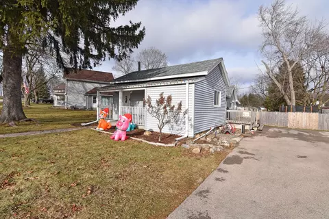6086 Lyons, Burlington, WI 53105