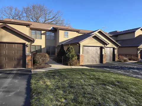 8114 S Forest Hls, Franklin, WI 53132
