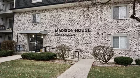 121 W North #35, Waukesha, WI 53188
