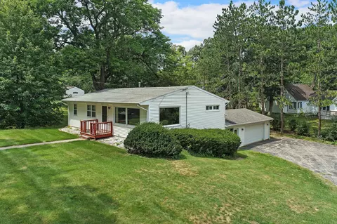 280 Pottawatomi, Fontana, WI 53125