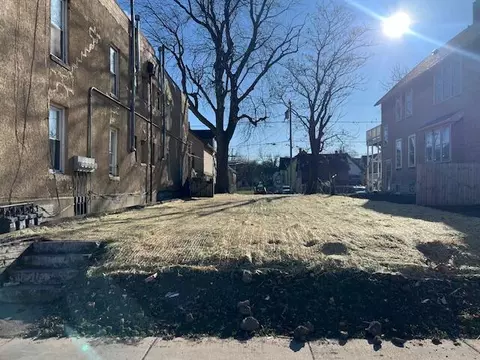 2209 W Greenfield, Milwaukee, WI 53204