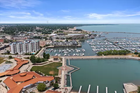 333 Lake #309, Racine, WI 53403