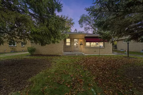 5602 S Trinthammer, Cudahy, WI 53110