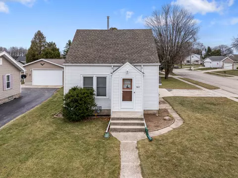 3611 Division, Manitowoc, WI 54220