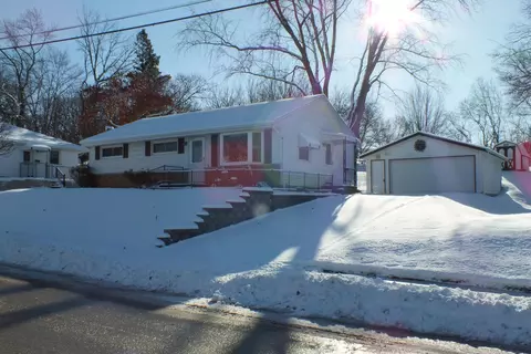 2221 Easy, Waukesha, WI 53188