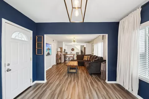 2533 W Kimberly, Milwaukee, WI 53221