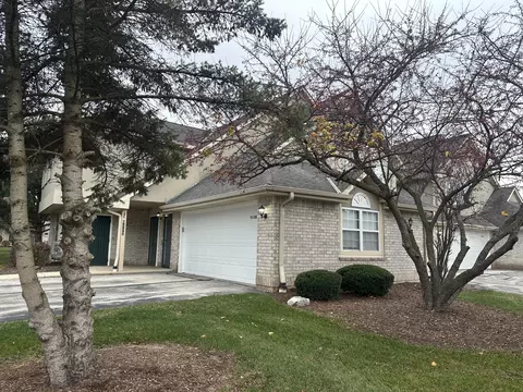 9112 W Elm #E, Franklin, WI 53132