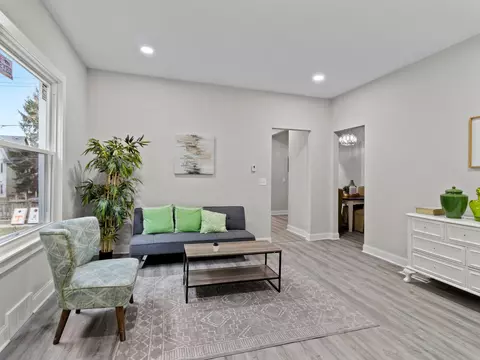 3319 W Walnut, Milwaukee, WI 53208