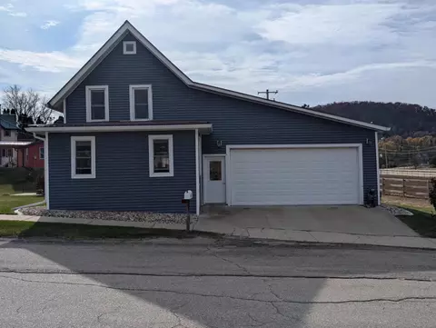 100 Cross, Soldiers Grove, WI 54655