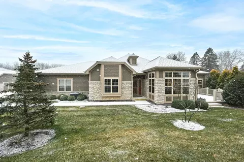 11651 W W Gln, Greenfield, WI 53228