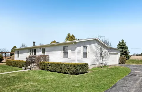 114 S Eastown Mnr, Elkhorn, WI 53121