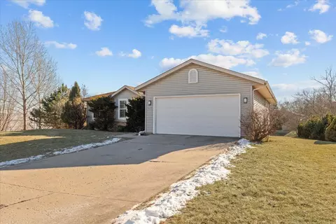 877 Niagara, Port Washington, WI 53074