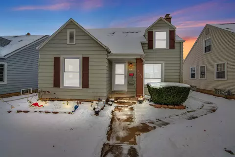 2422 S 61st, West Allis, WI 53219