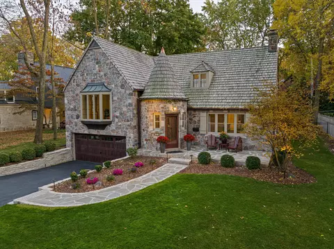 403 E Apple Tree, Fox Point, WI 53217