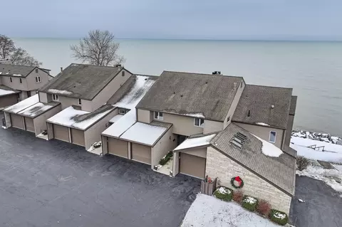 141 S Lakeshore #B-5, Racine, WI 53403