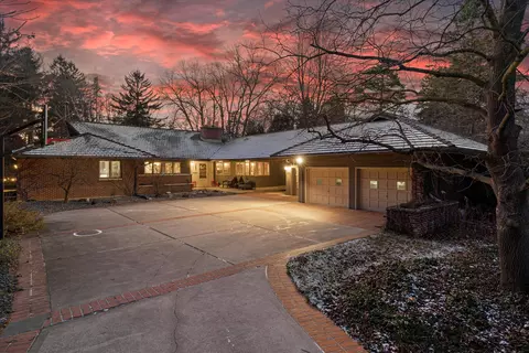 9621 N N Lk, Bayside, WI 53217