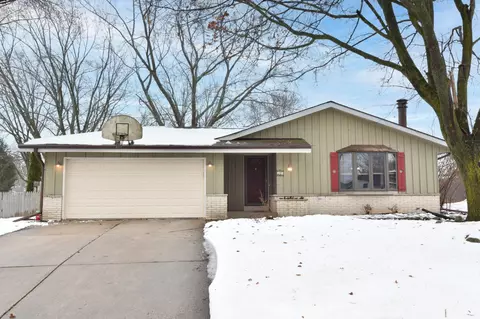 525 Hollybrook, Saukville, WI 53080