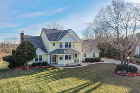 1332 Two Rivers, Mukwonago, WI 53149