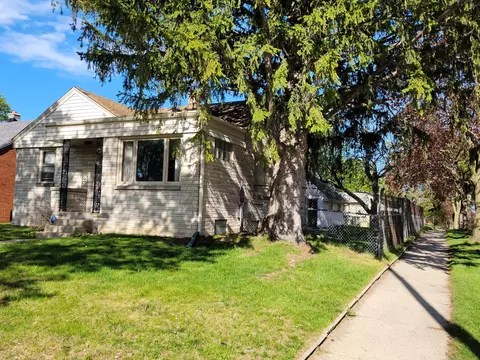 5902 N 72nd, Milwaukee, WI 53218