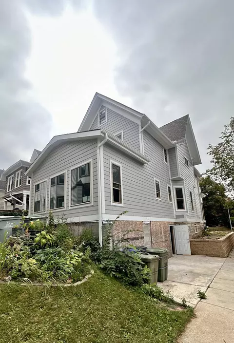 1646 N Astor, Milwaukee, WI 53202