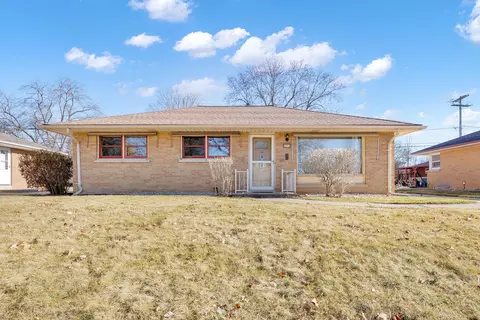 2772 S 74th, West Allis, WI 53219