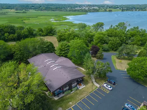 22 Zurich #4, Geneva, WI 53147