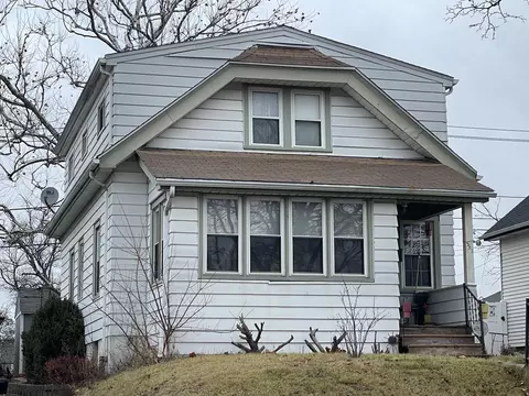 557 S Oak Park, Milwaukee, WI 53214