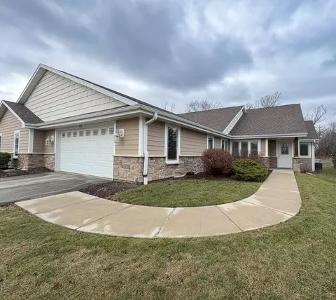 6018 W Woodview, Greenfield, WI 53220