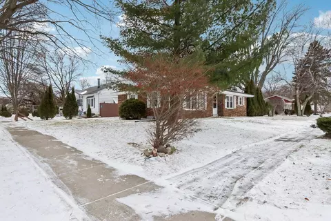3367 E Denton, Saint Francis, WI 53235
