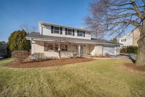 10405 Greenside, Mequon, WI 53092