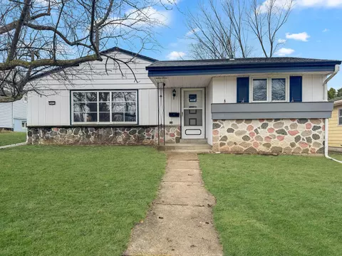 9625 W Sarasota, Milwaukee, WI 53222