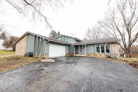 w272s4136 Timber, Waukesha, WI 53189